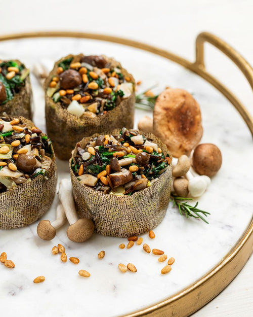 Individual servings with polenta with mixed mushrooms and pine nuts 
